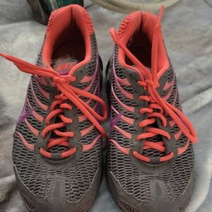 Nike Women's Gray and Neon Orange Athletic Shoes 9 US